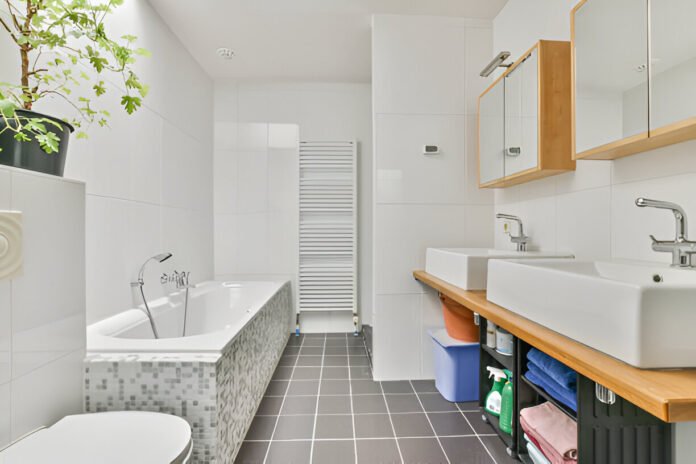 Top Tips for Maximizing Space in Small Bathrooms Effectively